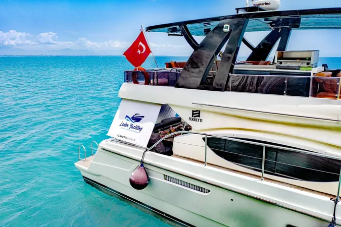 Antalya Yat Kiralama 19m Ferretti 550